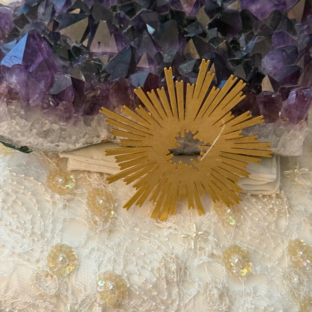 KHOI Riza Brooch - Picture 4 of 7